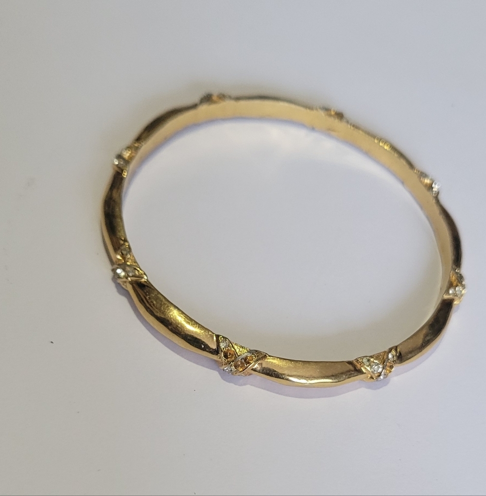 Sparkling 18 kgp Gold Bangle Bracelet